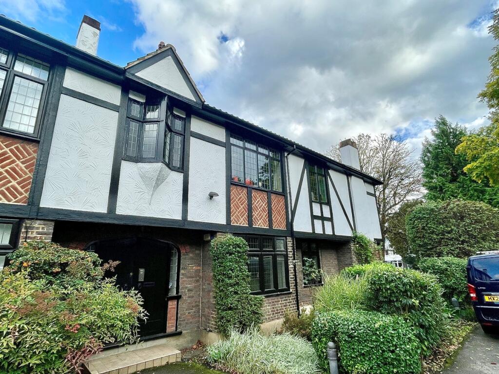 Main image of property: 21a The Avenue, Beckenham, BR3