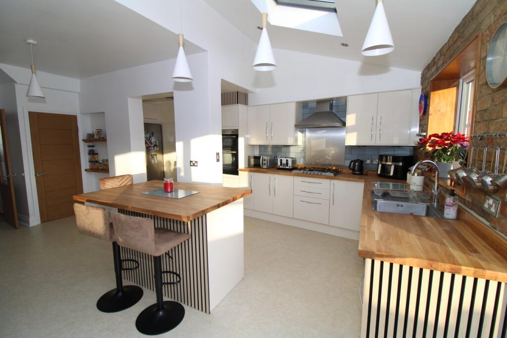 Additional property image - Boleyn Gardens, West Wickham, BR4
