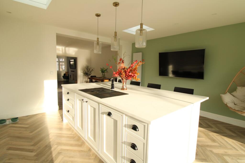 Additional property image - Trevor Close, Hayes, Bromley, BR2