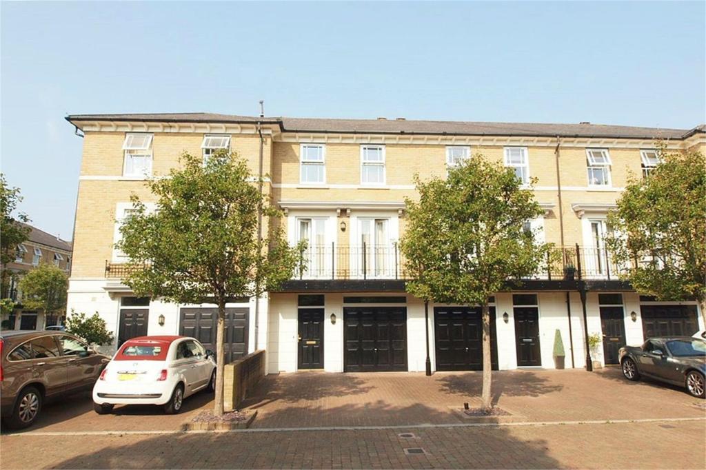 3 bedroom town house for sale in Whitstone Lane, Langley Waterside