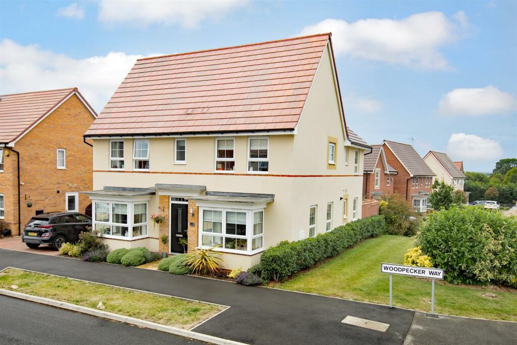 4 bedroom detached house for sale in Woodpecker Way, Thrapston