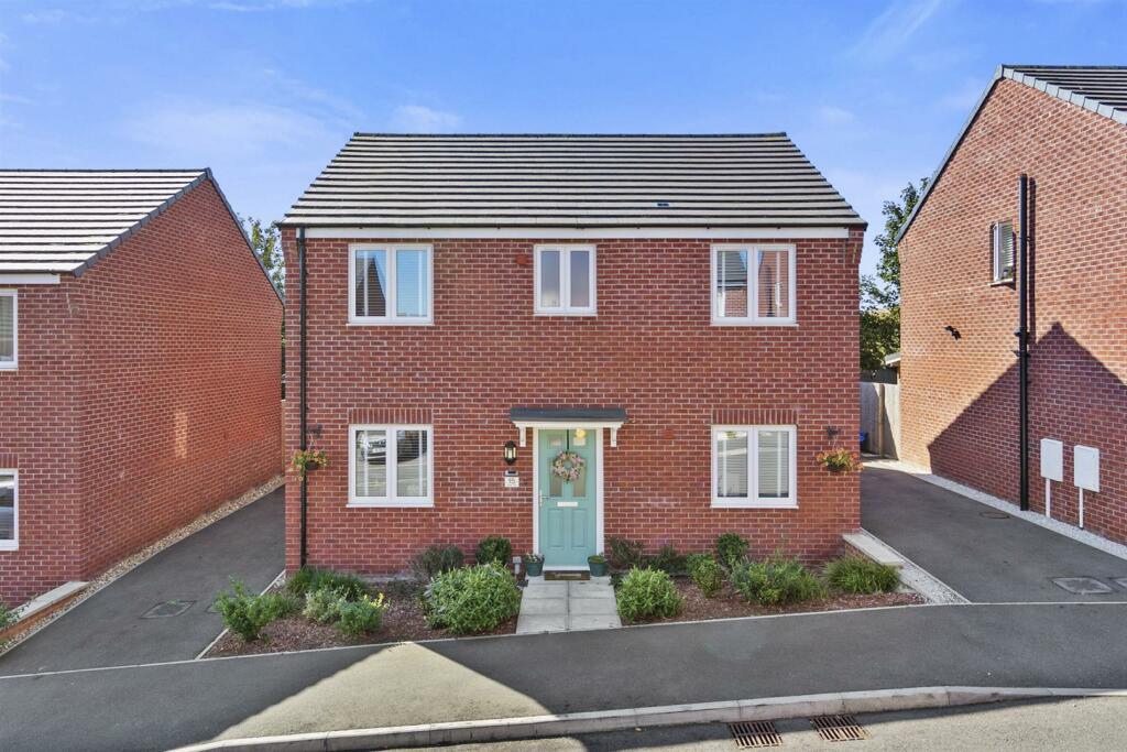 4 bedroom detached house for sale in Ambler Close, Burton Latimer