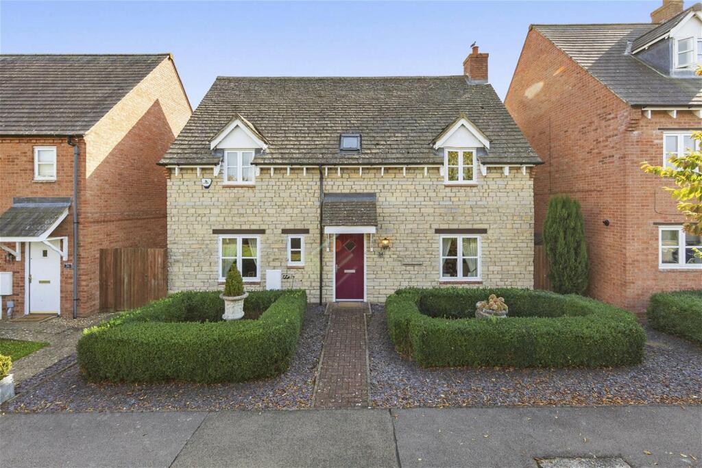 4 bedroom detached house for sale in Hawthorn Avenue, Mawsley
