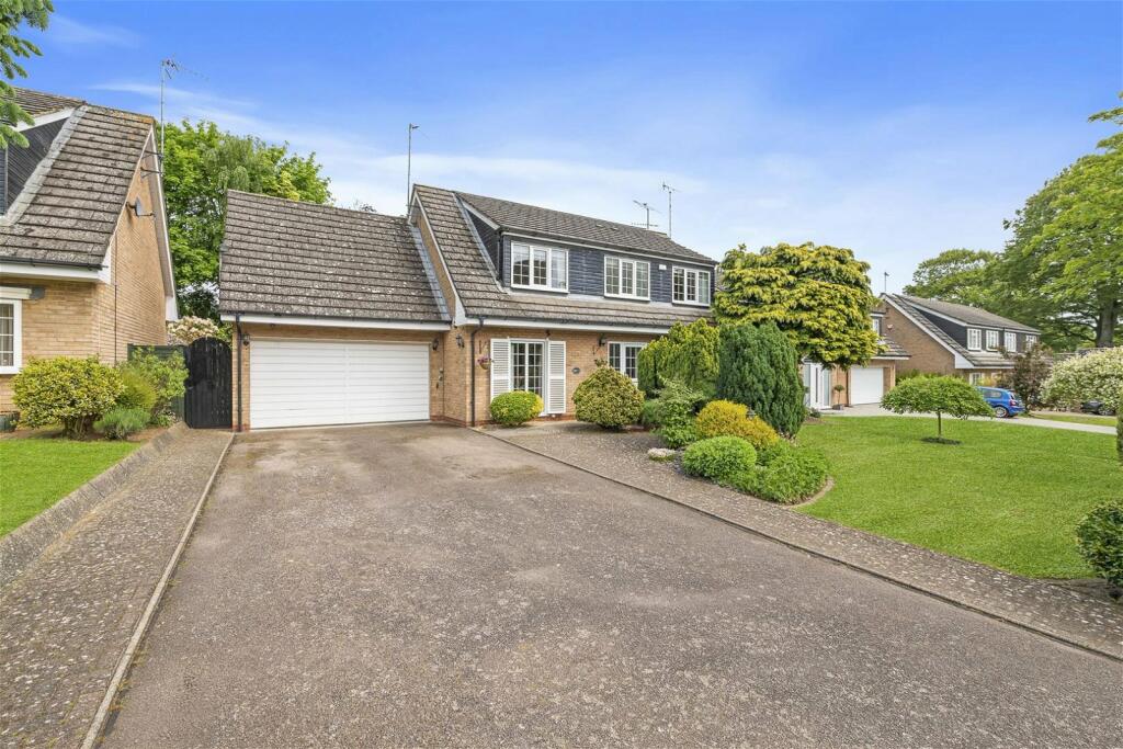 4 bedroom detached house for sale in Mackworth Drive, Finedon, NN9
