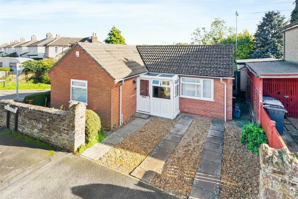 1 bedroom detached bungalow for sale in High Street, Broughton, NN14