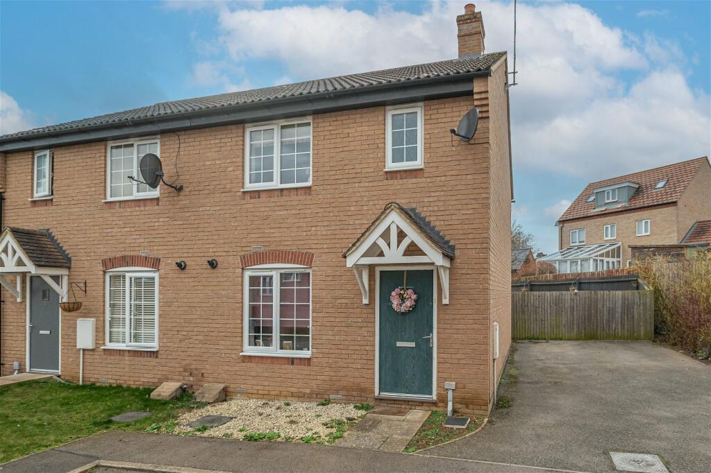 3 bedroom end of terrace house for sale in Lowick Close, Burton Latimer