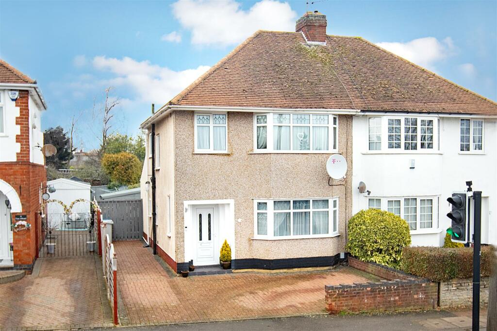 3 bedroom semidetached house for sale in Deeble Road, Kettering, NN15