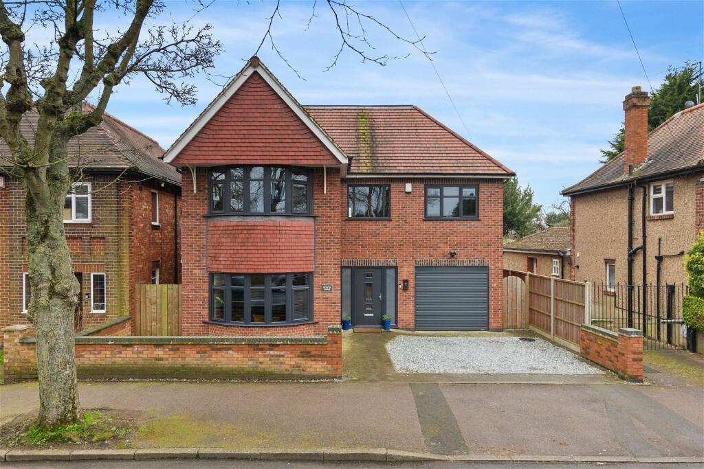 5 bedroom detached house for sale in Glebe Avenue, Kettering NN15