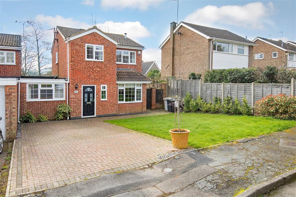 4 bedroom link detached house for sale in Gibbons Drive, Rothwell NN14