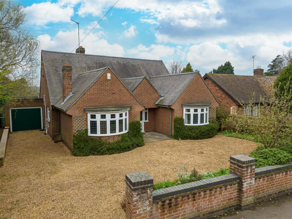 3 bedroom detached bungalow for sale in Headlands, Kettering NN15