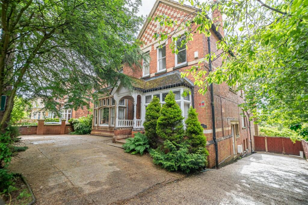 7 bedroom detached house for sale in Headlands, Kettering NN15