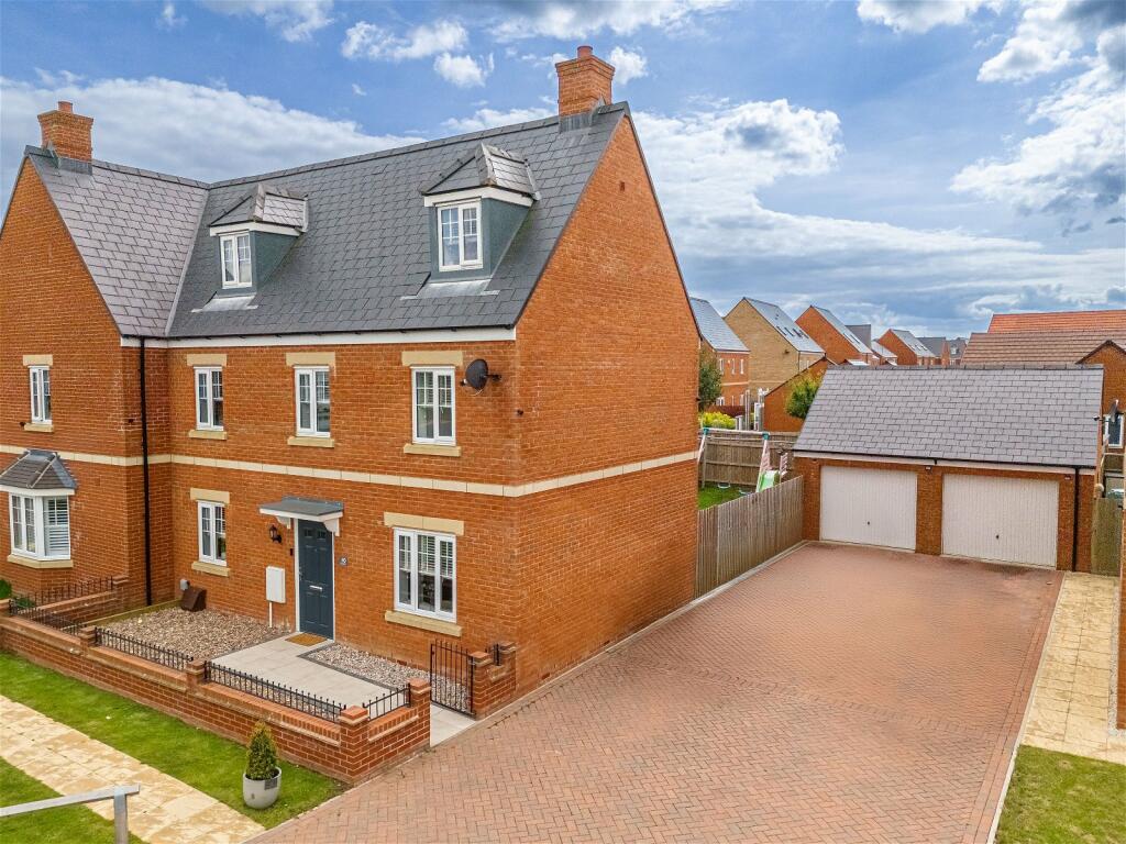 4 bedroom semidetached house for sale in Stag Road, Rothwell NN14 6GD