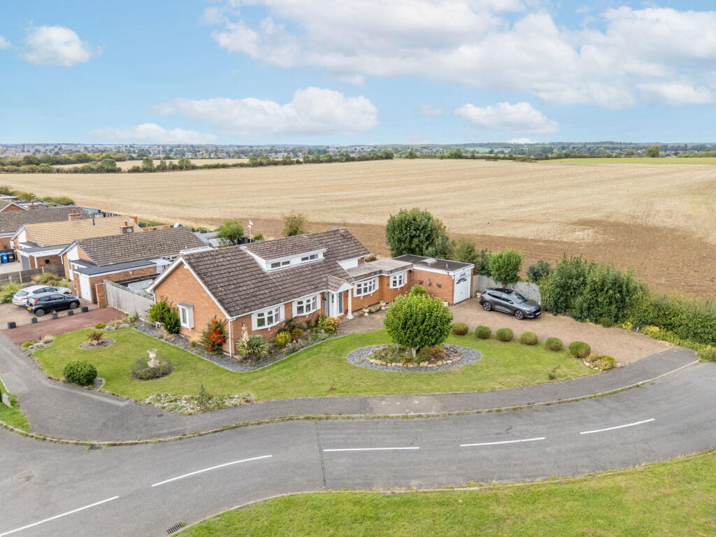 Main image of property: Warkton Lane, Barton Seagrave, NN15