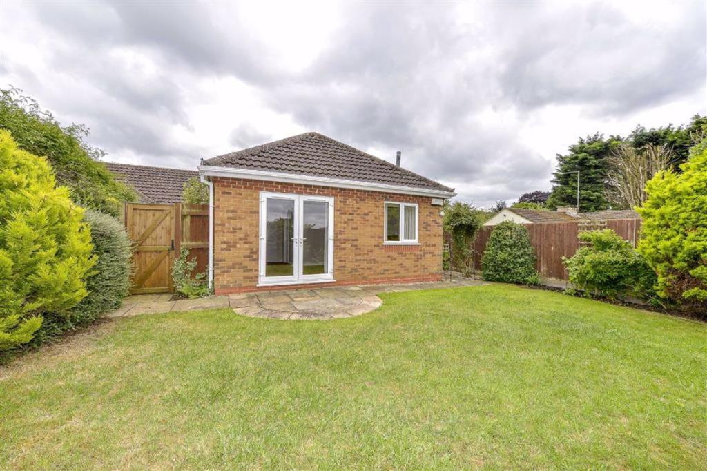 3 bedroom detached bungalow for sale in Clover Gardens, Kettering, NN16