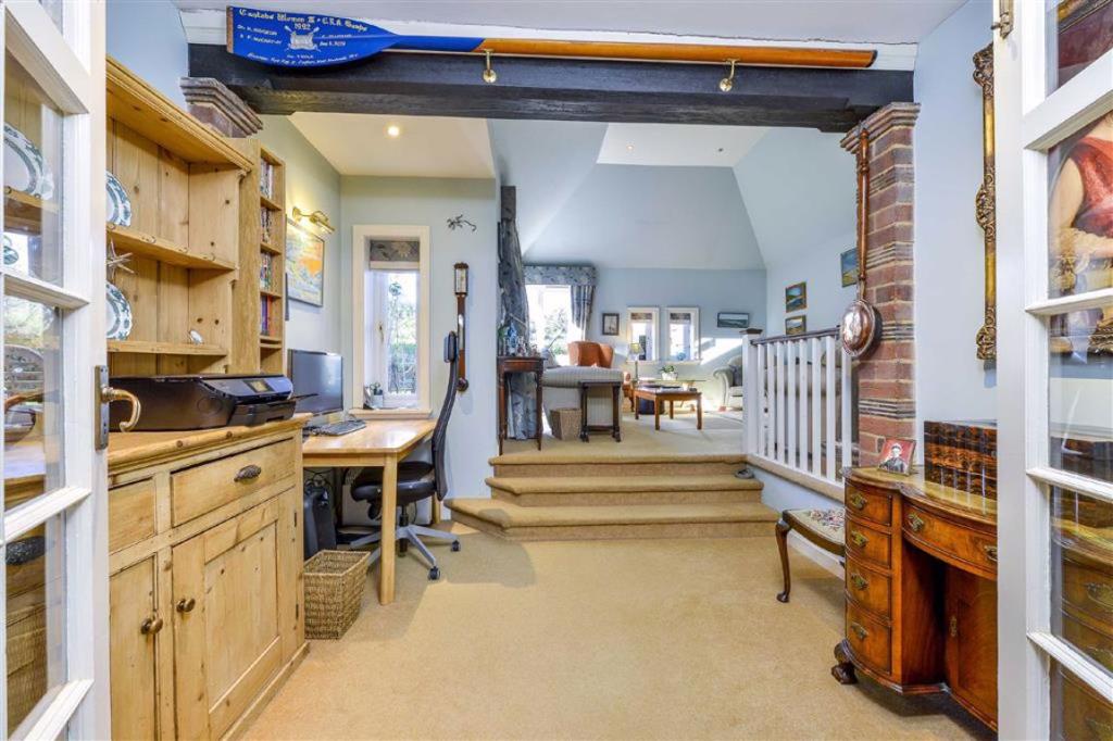 4 bedroom detached house for sale in Gipsy Lane, Kettering, NN16