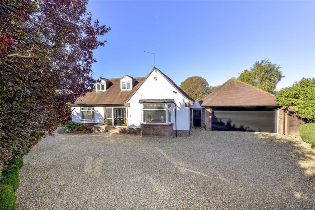 5 bedroom detached house for sale in Pytchley Road, Kettering, NN15