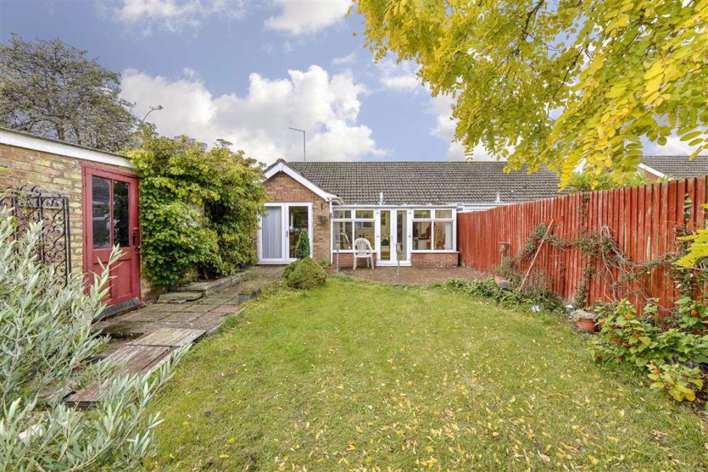 2 bedroom semidetached bungalow for sale in Belvoir Drive, Barton