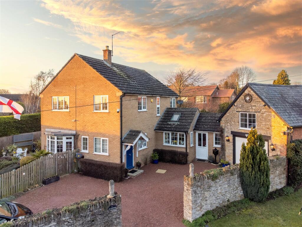 3 bedroom detached house for sale in Draughton Road, Maidwell, NN6