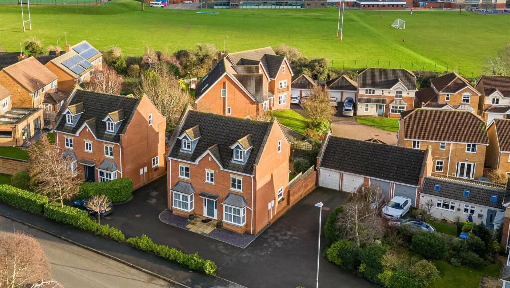 5 bedroom detached house for sale in Alvington Way, Market Harborough