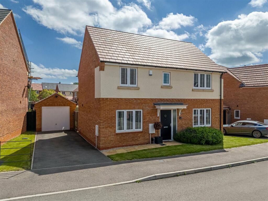 4 bedroom detached house for sale in Thomas Avenue, Market Harborough