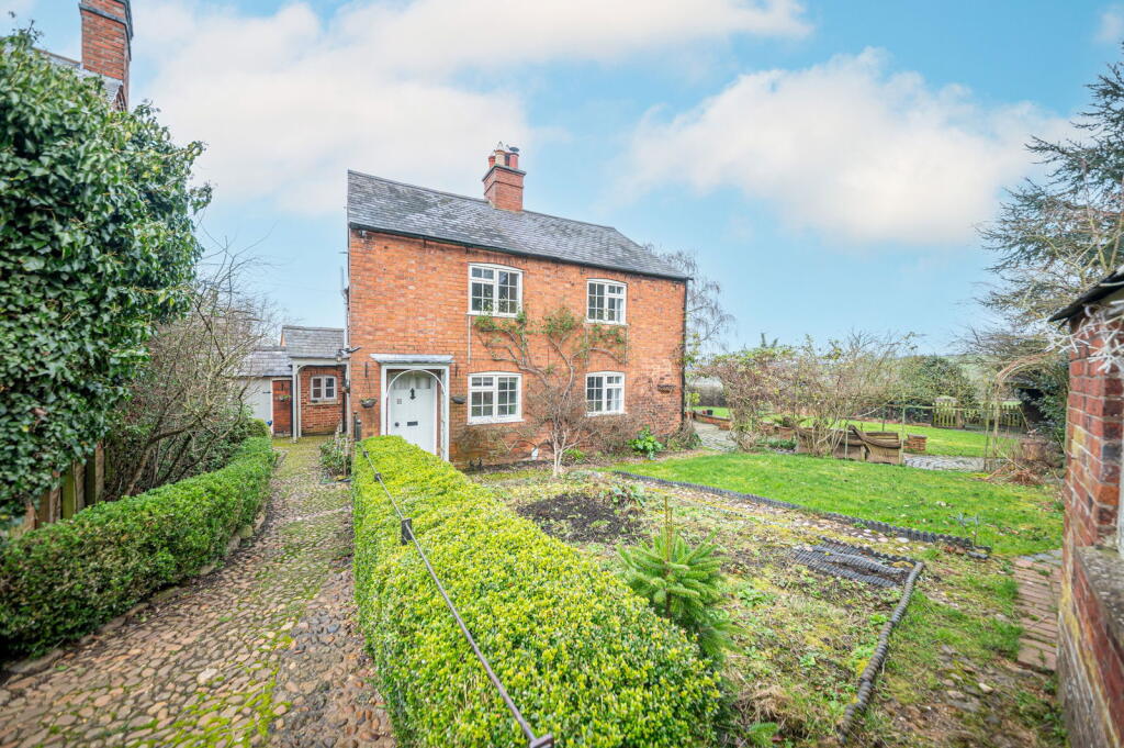 4 bedroom detached house for sale in Main Street, East Farndon, LE16