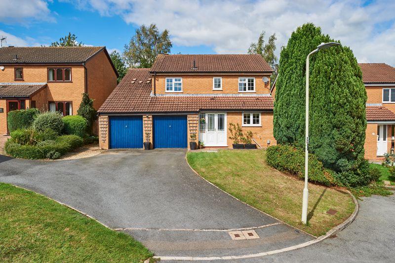 5 bedroom detached house for sale in The Pastures, Market Harborough, LE16