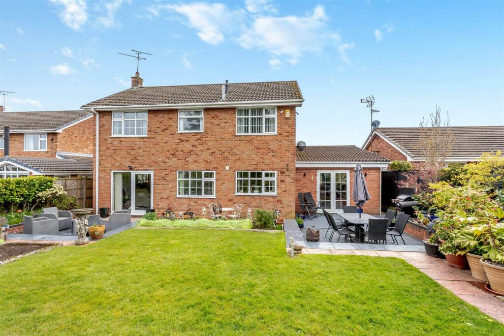 4 bedroom detached house for sale in Wingfield Road, Mansfield, NG18