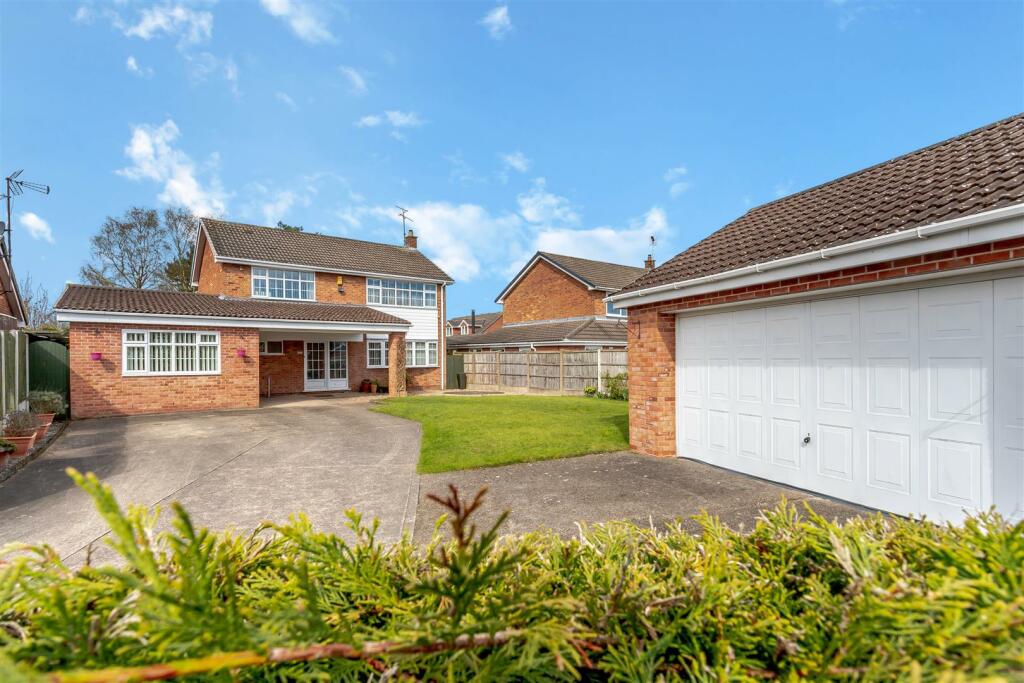 4 bedroom detached house for sale in Wingfield Road, Mansfield, NG18