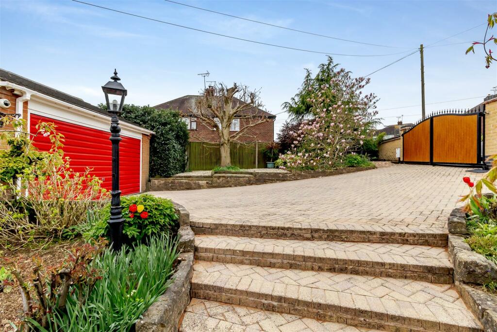 4 bedroom detached bungalow for sale in Nightingale Avenue, Pleasley, NG19