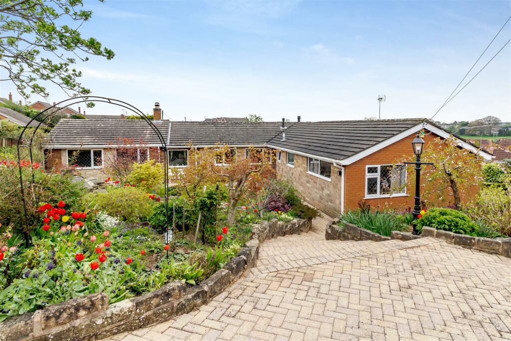 4 bedroom detached bungalow for sale in Nightingale Avenue, Pleasley, NG19