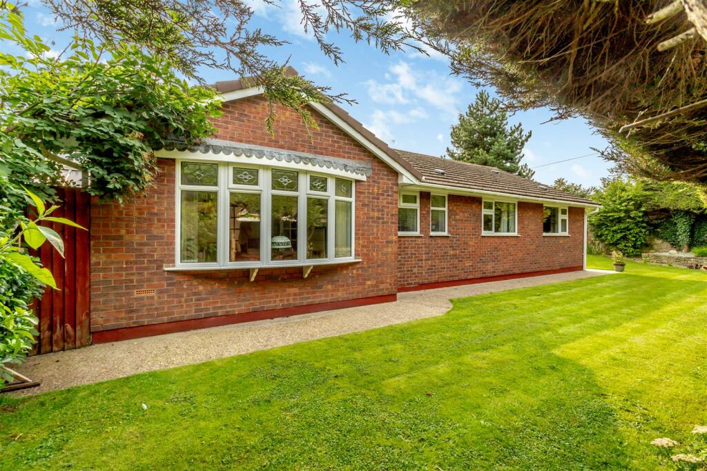 3 bedroom detached bungalow for sale in Barn Lodge, Mansfield Road
