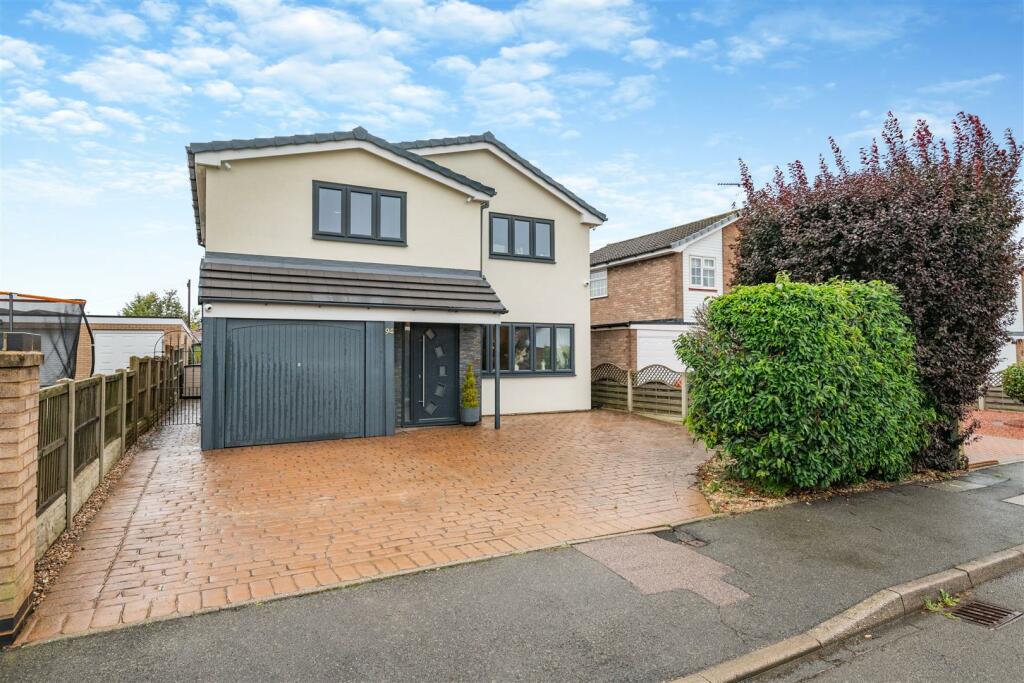 4 bedroom detached house for sale in Farndale Road, Skegby, Suttonin