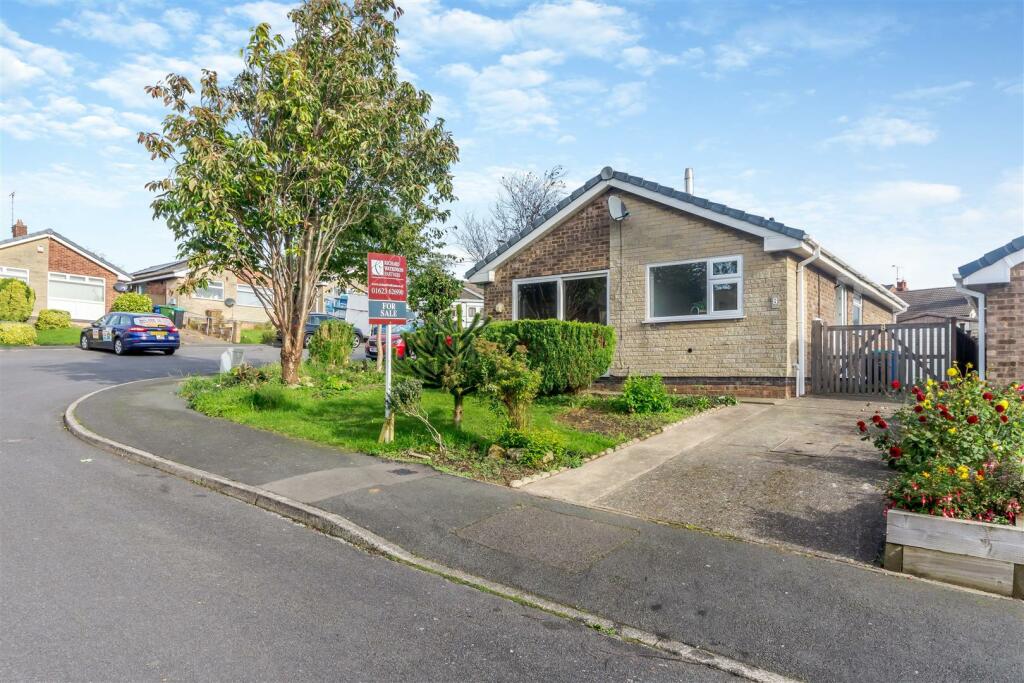 3 bedroom detached bungalow for sale in Westhill Park, Mansfield