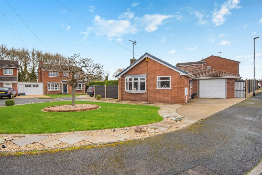 2 bedroom detached bungalow for sale in Cumberland Avenue, Warsop, NG20