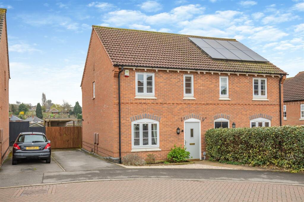 3 bedroom semidetached house for sale in Hirst Close, Arnold, NG5