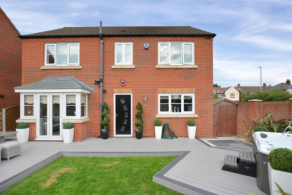 4 bedroom detached house for sale in Sherwood Street, Warsop, NG20