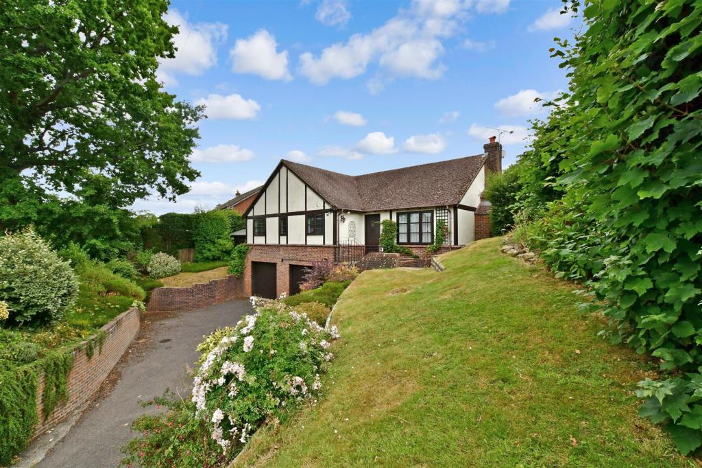 2 bedroom detached bungalow for sale in Ghyll Road, Crowborough, East