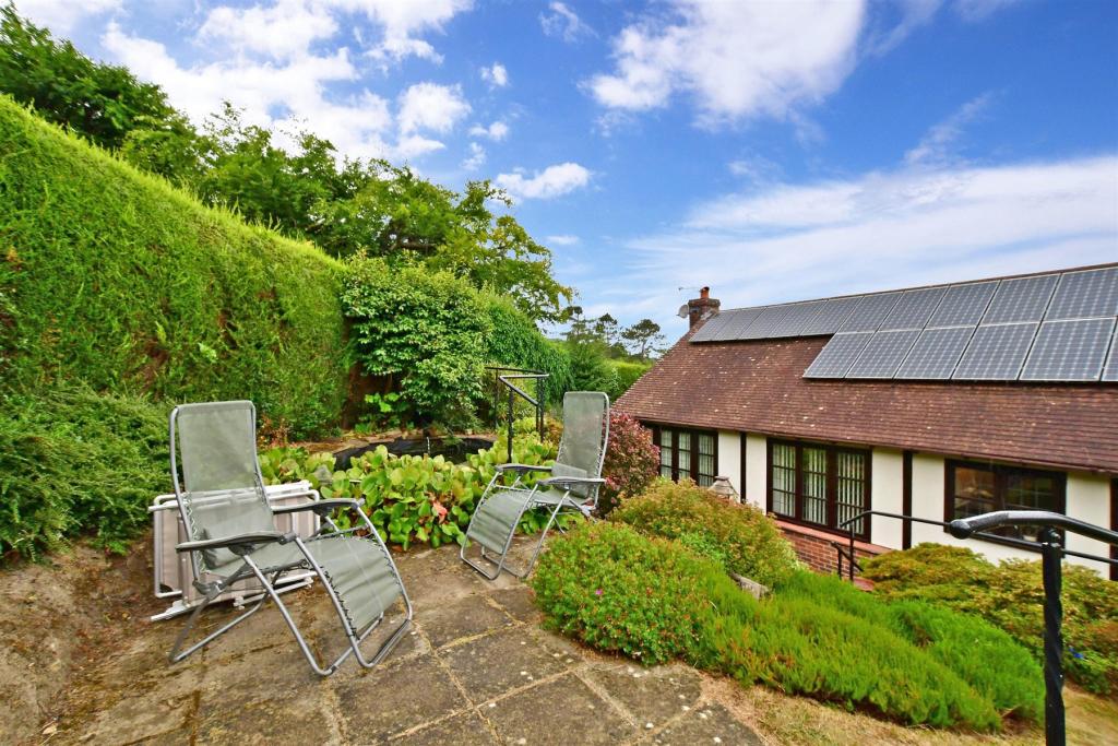 2 bedroom detached bungalow for sale in Ghyll Road, Crowborough, East