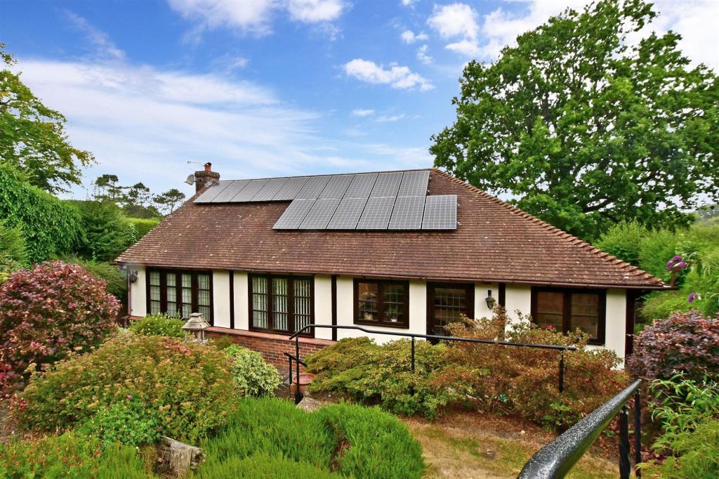 2 bedroom detached bungalow for sale in Ghyll Road, Crowborough, East