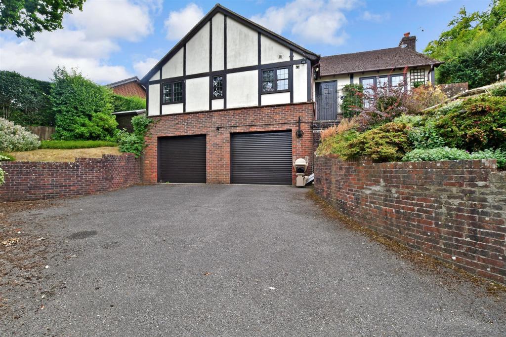 2 bedroom detached bungalow for sale in Ghyll Road, Crowborough, East