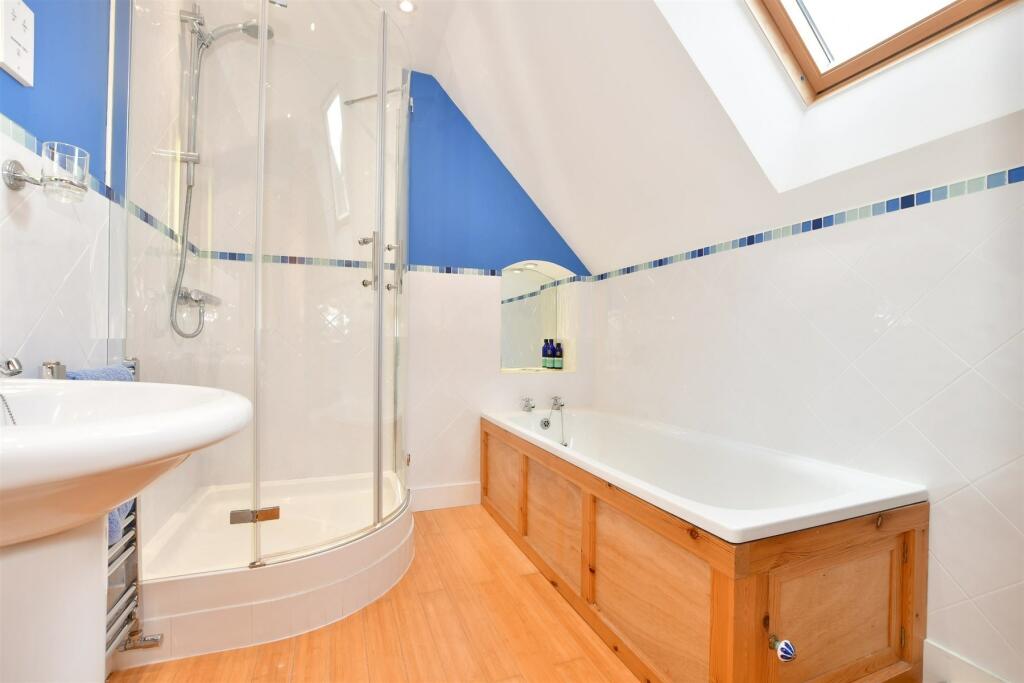 5 bedroom semidetached house for sale in Crowborough Hill, Crowborough