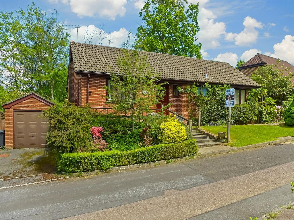 2 bedroom detached bungalow for sale in Ghyll Road, Crowborough, East