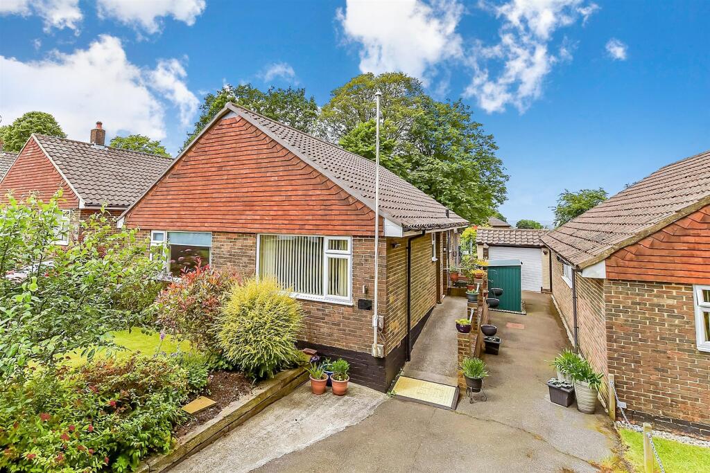 3 bedroom detached bungalow for sale in High Cross Fields, Crowborough