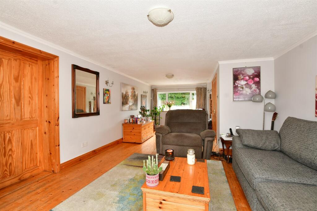 4 bedroom semidetached house for sale in Bakers Mead, Godstone, Surrey, RH9