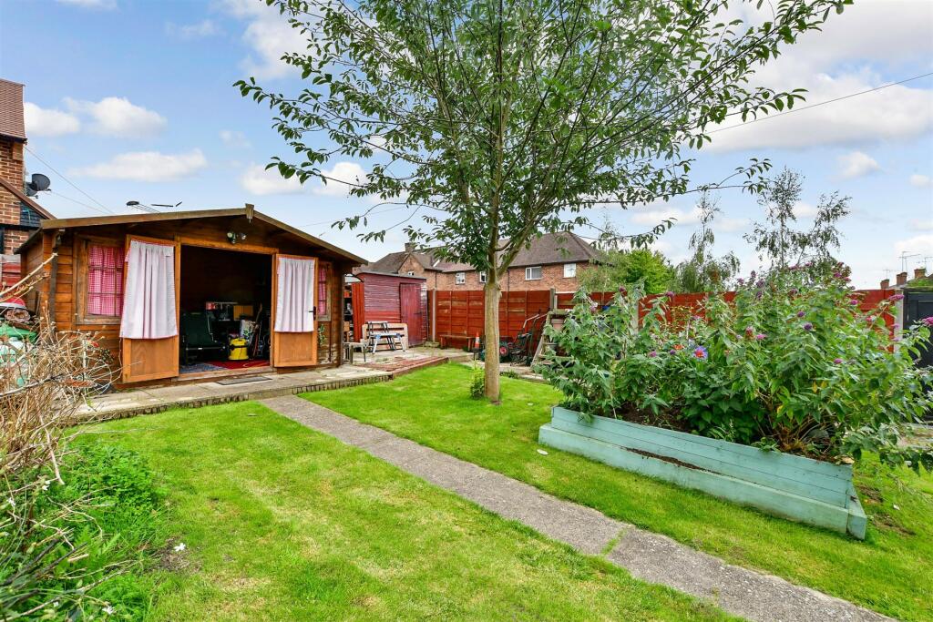 4 bedroom semidetached house for sale in Bakers Mead, Godstone, Surrey, RH9