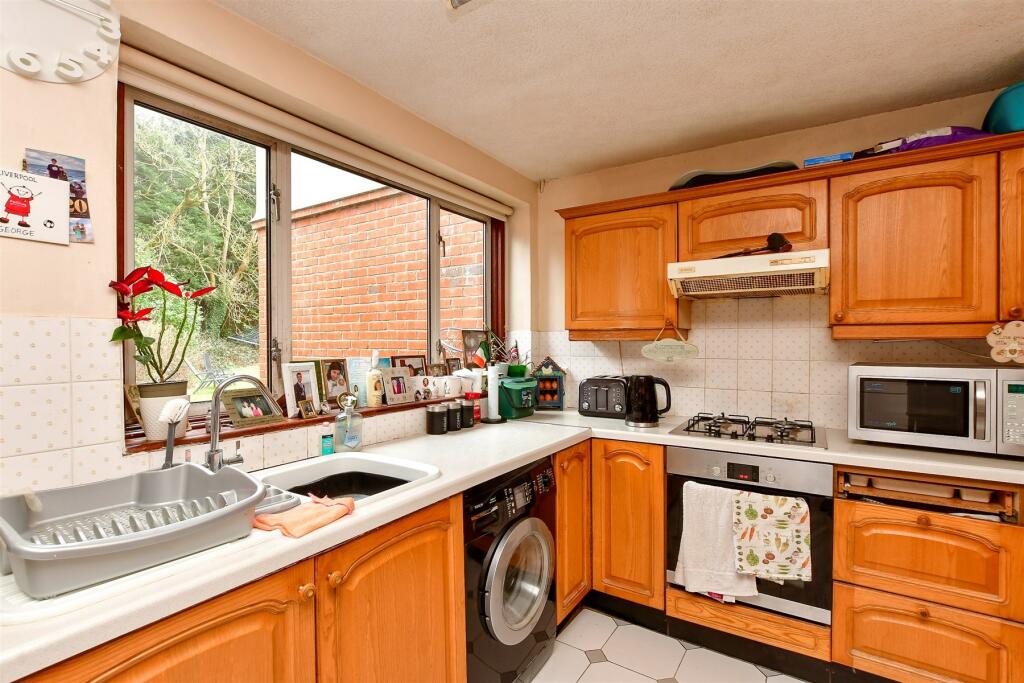4 bedroom end of terrace house for sale in Slines Oak Road, Woldingham