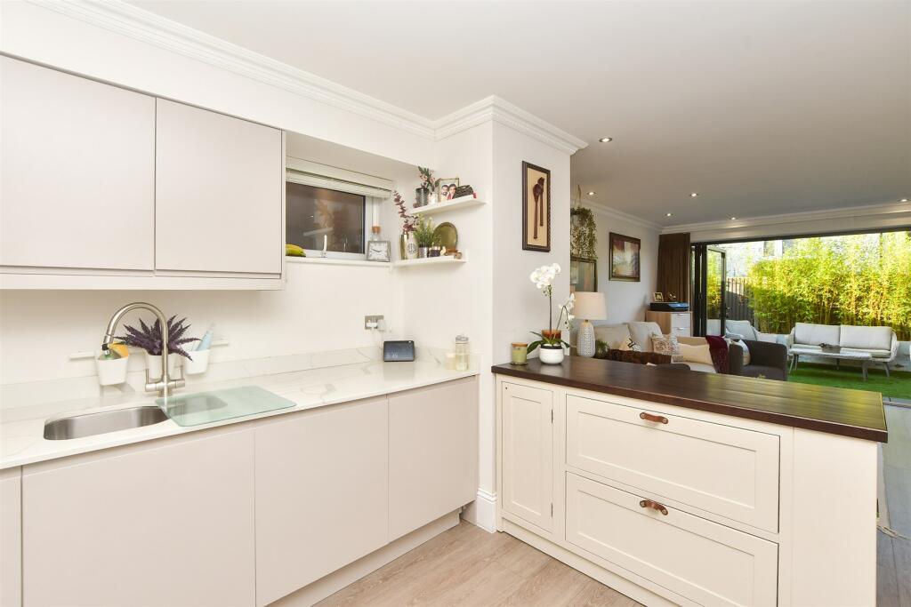Additional property image - Station Approach, Whyteleafe, Surrey