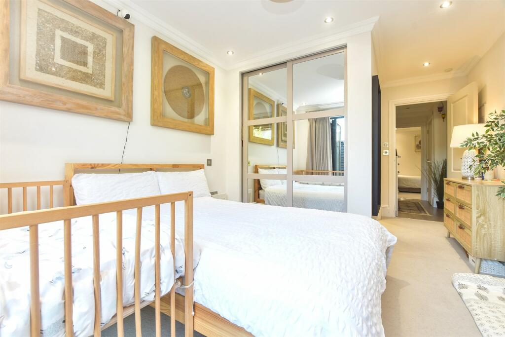 Additional property image - Station Approach, Whyteleafe, Surrey