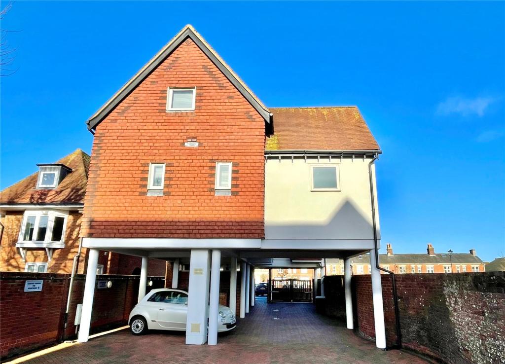 2 bedroom apartment for sale in Rashley Mews, Lymington, SO41