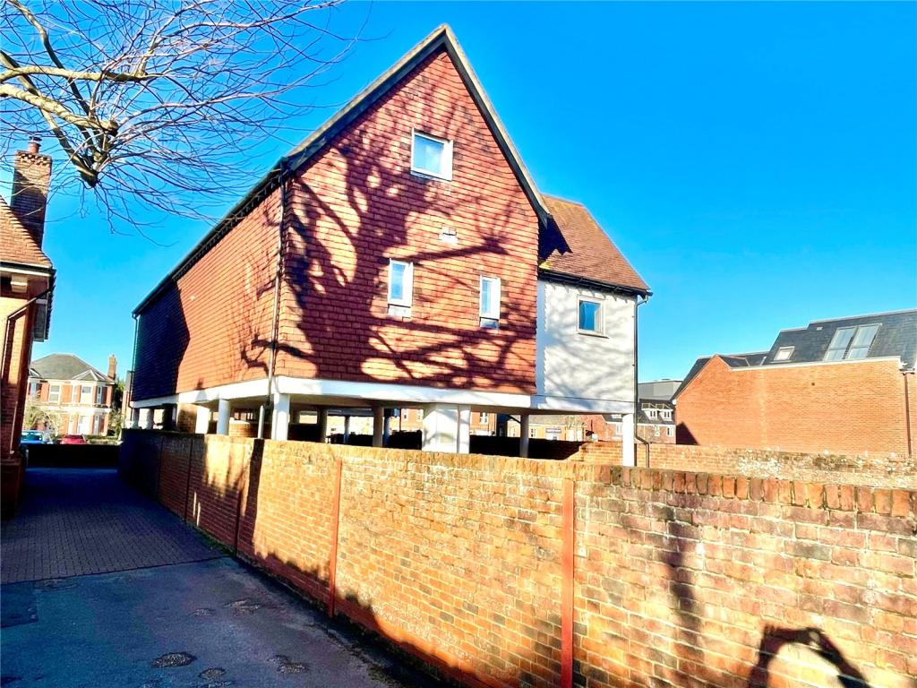2 bedroom apartment for sale in Rashley Mews, Lymington, SO41